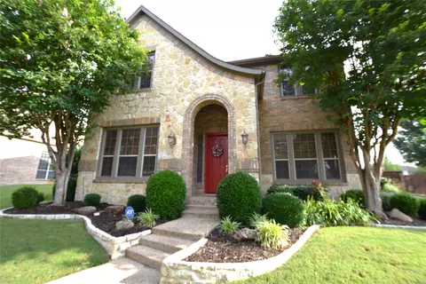 8013 Creek View Dr, North Richland Hills, TX 76180