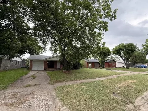 2533 Crestbrook Ln, Grand Prairie, TX 75052