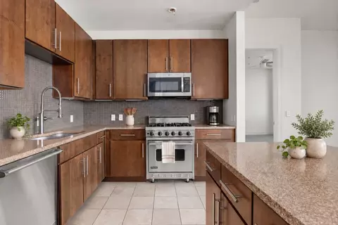 3100 W 7th St #719, Fort Worth, TX 76107
