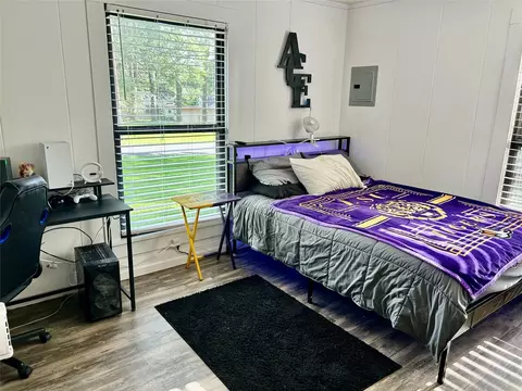 Bedroom - 814 Spring St, Springhill, LA 71075 photo 2 of 3