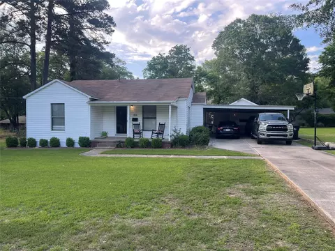814 Spring St, Springhill, LA 71075