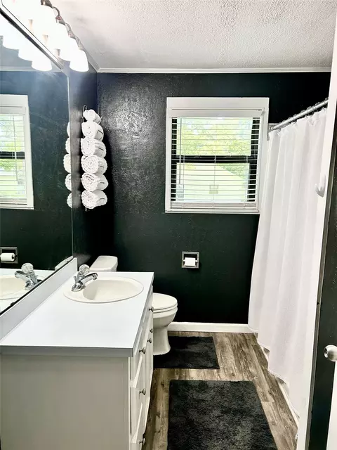 Bath - 814 Spring St, Springhill, LA 71075 photo 2 of 2