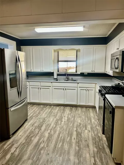 Kitchen - 814 Spring St, Springhill, LA 71075 photo 1 of 1