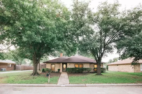 2409 Green Oaks St, Denton, TX 76209