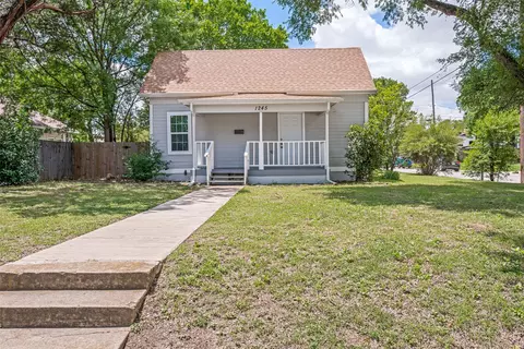 1245 Lowe St, Fort Worth, TX 76110