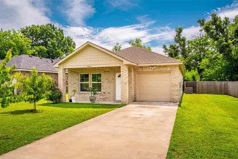 909 S Frances St #A, Terrell, TX 75160