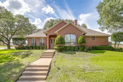 709 Berkley Dr, Cleburne, TX 76033