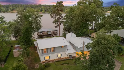 2118 W Lake Dr, Gladewater, TX 75647
