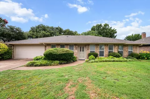 1018 Auburn Dr, Arlington, TX 76012