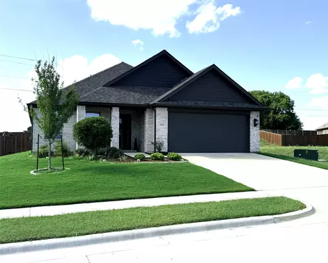 1904 Daybreak Dr, Alvarado, TX 76009