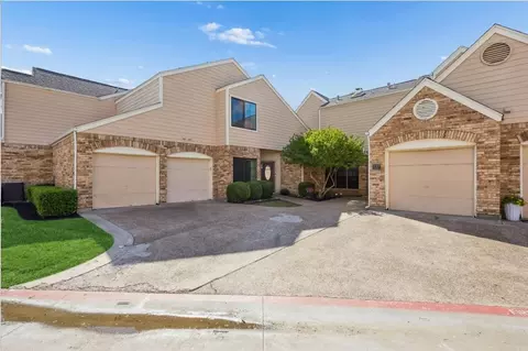 217 Cimarron Trl #5, Irving, TX 75063