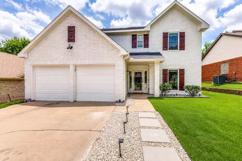 10025 Long Rifle Dr, Fort Worth, TX 76108
