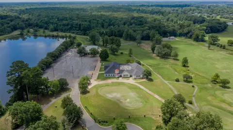 52 Golf Club Dr, Haughton, LA 71037