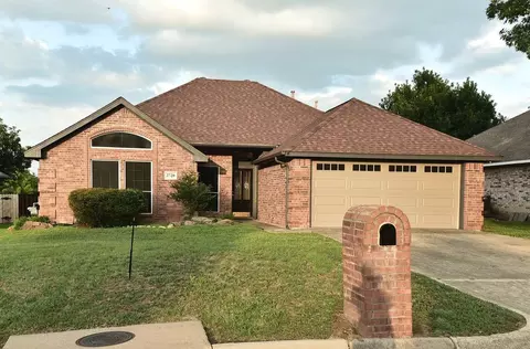 2720 Stephen Dr, Denton, TX 76207