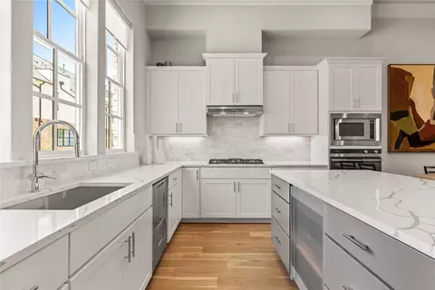 Kitchen - 5465 Patterson Ct, Irving, TX 75039 photo 3 of 4