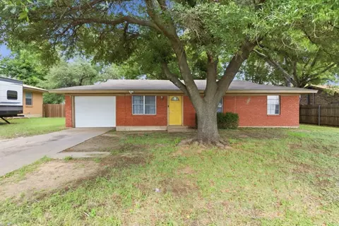 141 Park Dr, Stephenville, TX 76401