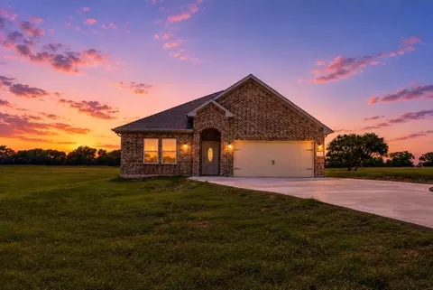 1948 County Road 1255, Savoy, TX 75479