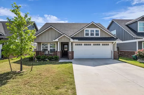412 Travis Dr, Mcgregor, TX 76657