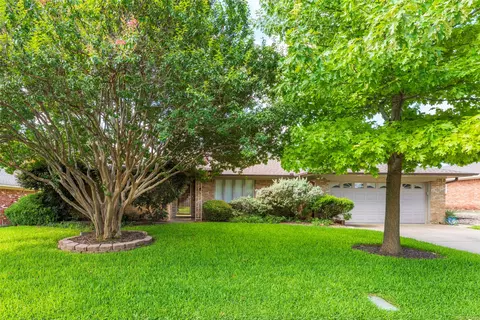 1008 Rocky Canyon Rd, Arlington, TX 76012