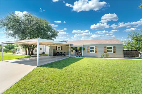 1400 W Wheeler St, Breckenridge, TX 76424