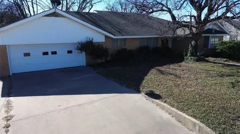 1306 E Central, Comanche, TX 76442