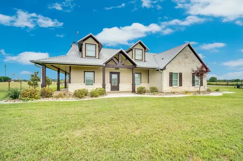 61 Rockett Ln, Red Oak, TX 75154