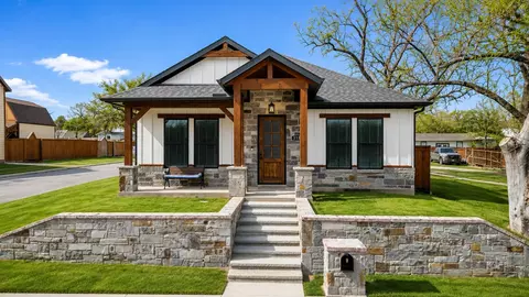 518 Bois D Arc St, Weatherford, TX 76086