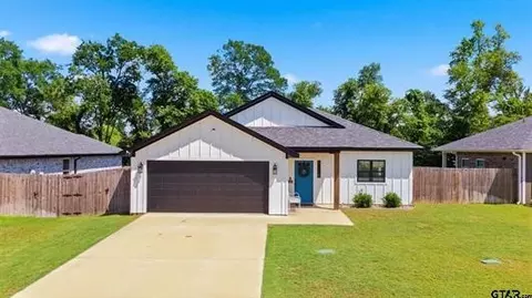 17018 Crossing Cir, Lindale, TX 75771