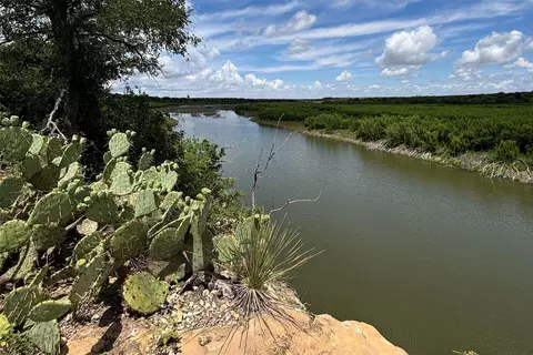1644 Fm-1929, Voss, TX 76888