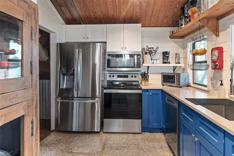 Kitchen - 309 Shore Line Dr, Tool, TX 75143 photo 2 of 3