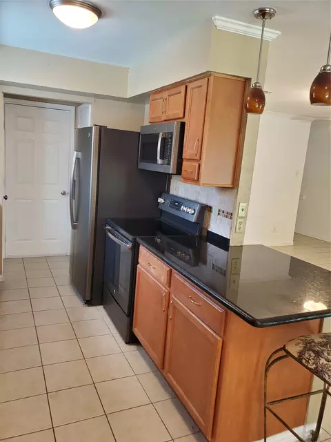 Kitchen - 2225 Ruby Rd, Irving, TX 75060 photo 9 of 9