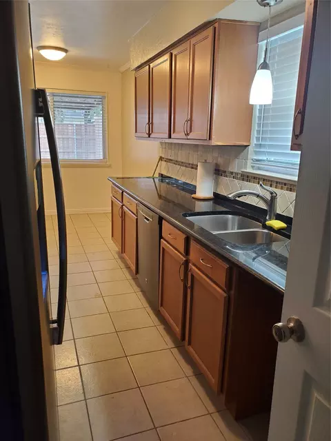 Kitchen - 2225 Ruby Rd, Irving, TX 75060 photo 4 of 9