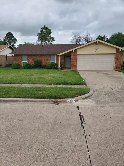 2225 Ruby Rd, Irving, TX 75060