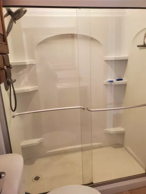 Bath - 2225 Ruby Rd, Irving, TX 75060 photo 6 of 6