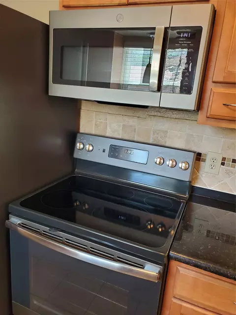 Kitchen - 2225 Ruby Rd, Irving, TX 75060 photo 2 of 9