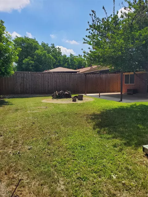 Exterior - 2225 Ruby Rd, Irving, TX 75060 photo 5 of 7