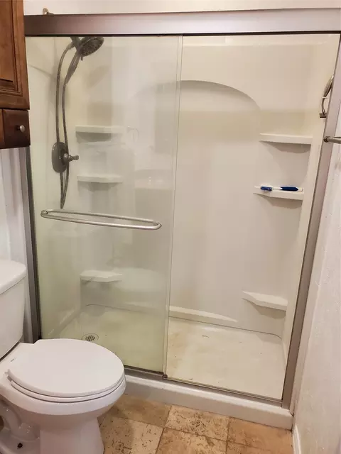 Bath - 2225 Ruby Rd, Irving, TX 75060 photo 5 of 6