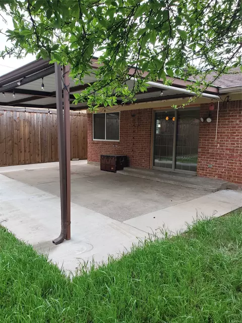 Exterior - 2225 Ruby Rd, Irving, TX 75060 photo 4 of 7