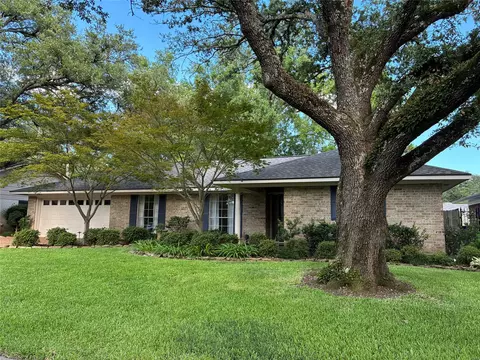 7317 Camelback Dr, Shreveport, LA 71105