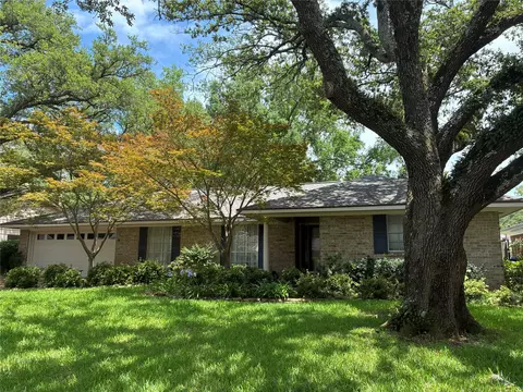 7317 Camelback Dr, Shreveport, LA 71105