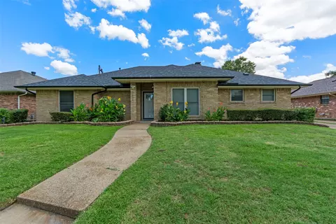 3908 Country Club Dr W, Irving, TX 75038