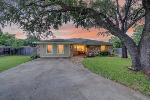 1145 S Timberline Dr, Benbrook, TX 76126