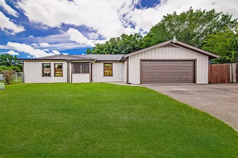 5700 Lenore St, Fort Worth, TX 76134