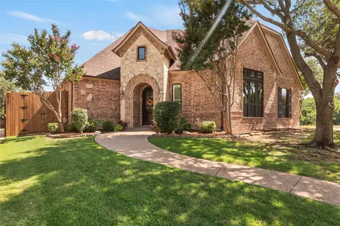 8300 Southridge Ct, North Richland Hills, TX 76182