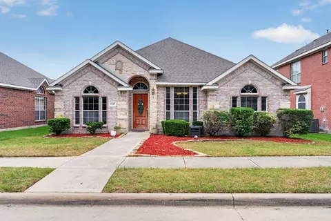 1217 Yukon Dr, Glenn Heights, TX 75154