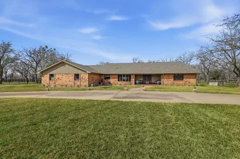 4 Buckskin Rd, Mineral Wells, TX 76067