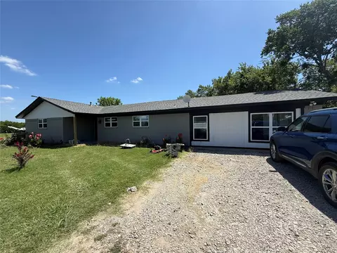 102 N Cedar St, Celeste, TX 75423