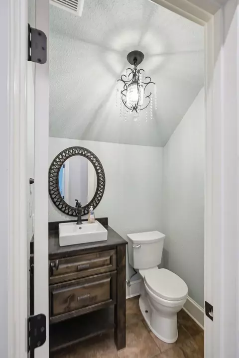 Bath - 8 Freedom Ct, Waco, TX 76708 photo 3 of 6