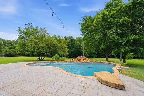 8 Freedom Ct, Waco, TX 76708