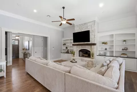 Living - 8 Freedom Ct, Waco, TX 76708 photo 2 of 2